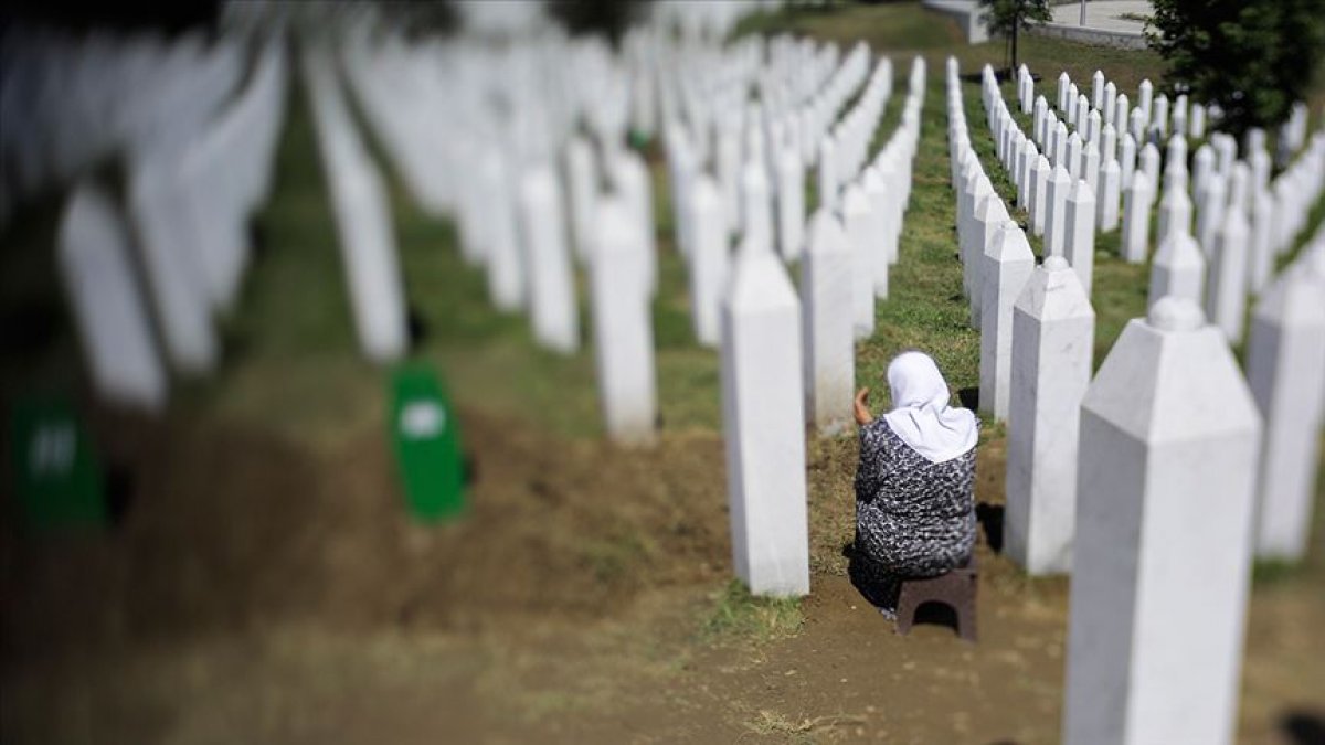 Srebrenitsalı Mevlida Nine, yıllar sonra bulunan bir oğlunu ve eşini defnedecek