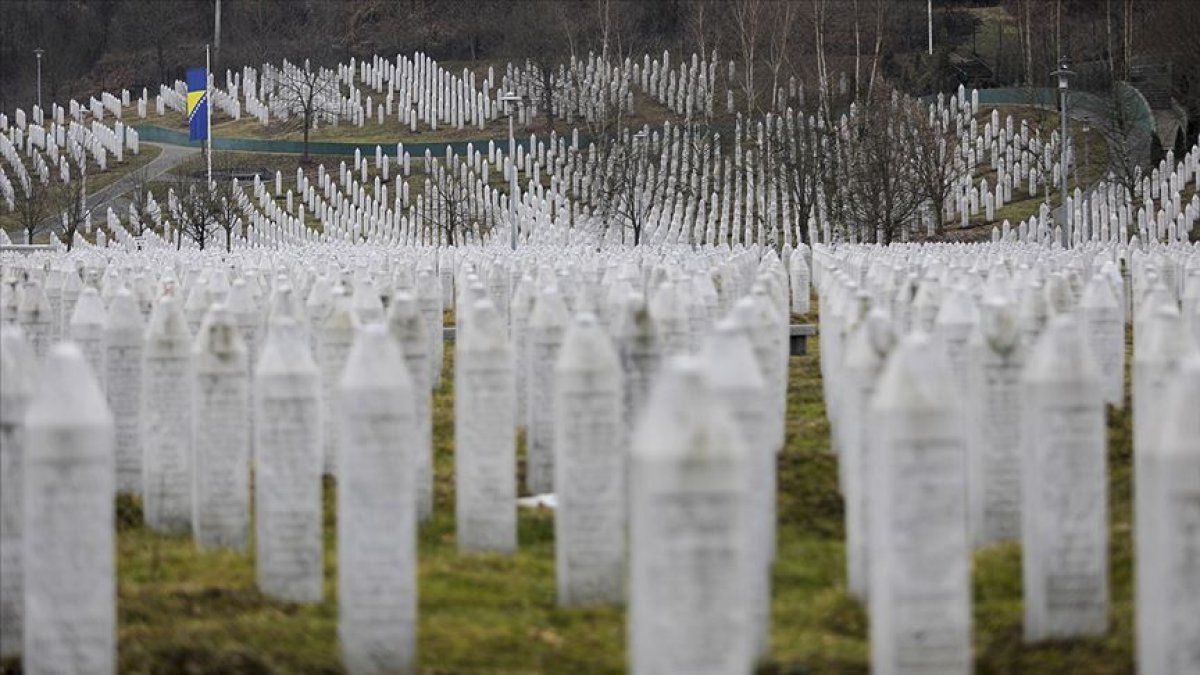 Srebrenitsalı Mevlida Nine, yıllar sonra bulunan bir oğlunu ve eşini defnedecek