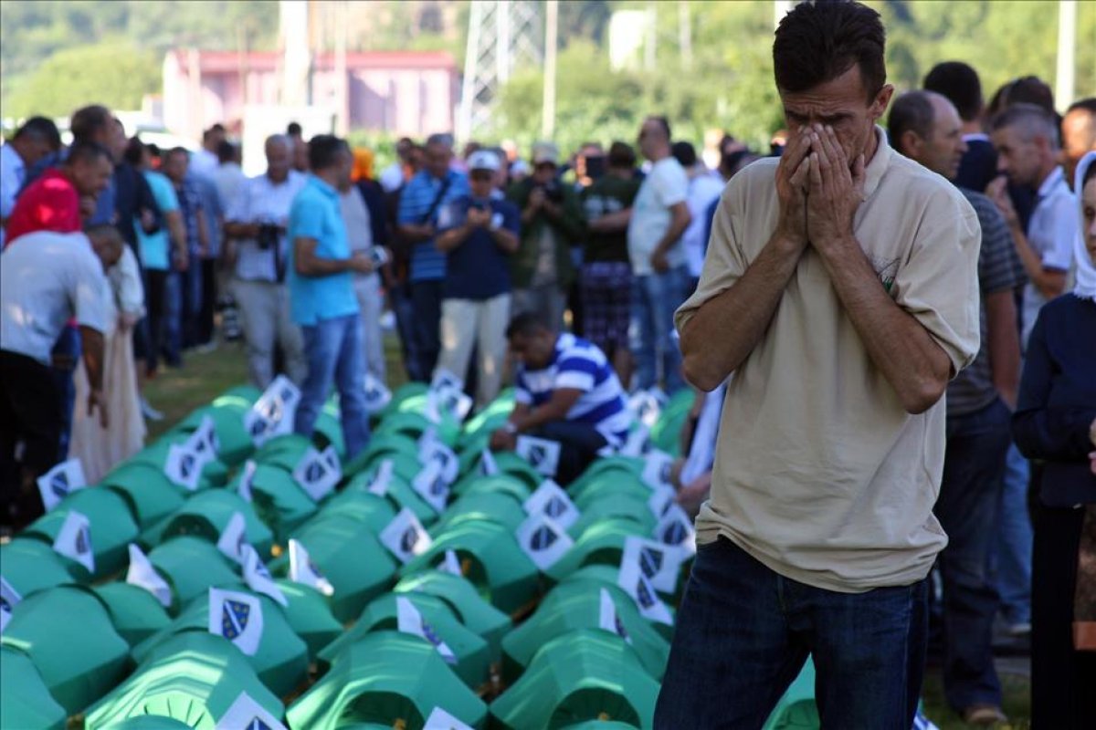 Srebrenitsalı Mevlida Nine, yıllar sonra bulunan bir oğlunu ve eşini defnedecek