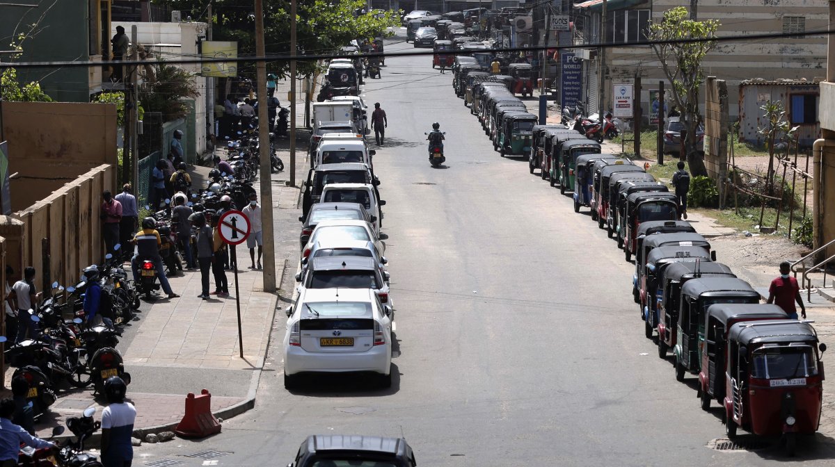 Sri Lanka'da benzin stokları tükenmek üzere