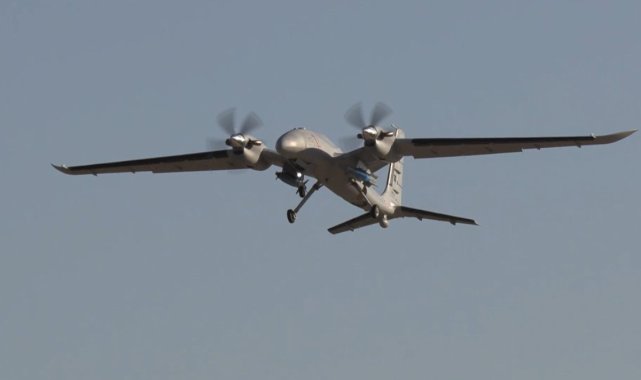 AKINCI'nın ateşlediği LGK-82 hedefi tam 12'den vurdu