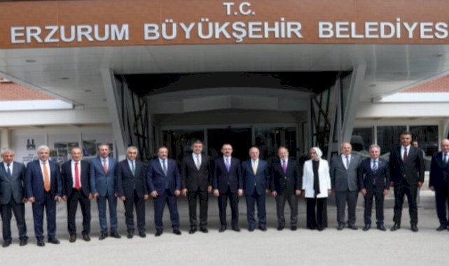 Bakan Muş’tan Başkan Sekmen’e övgü