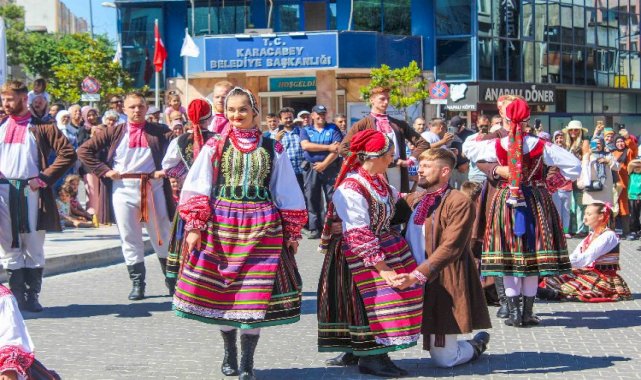Bursa Karacabey'de Uluslararası Karagöz Halk Dansları rüzgârı