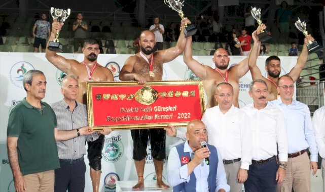 Denizli Yağlı Güreşleri'nde Orhan Okulu başpehlivan