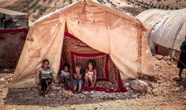 İdlib'de  siviller kavurucu sıcaklarla mücadele ediyor