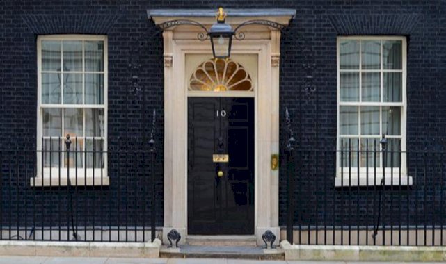 İngiltere'de Muhafazakar Parti liderliği ve başbakanlık koltuğu için 8 aday yarışacak