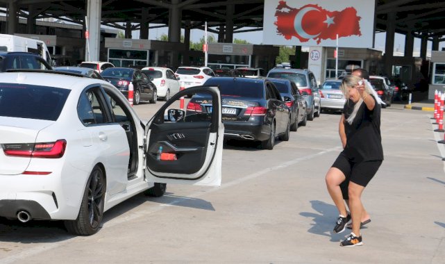 Kapıkule Sınır Kapısı’nda, gurbetçilerin dönüş sevinci