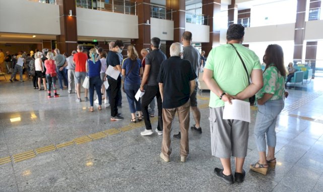 Korona hatırlatma dozu için hastanelerde yoğunluk oluştu