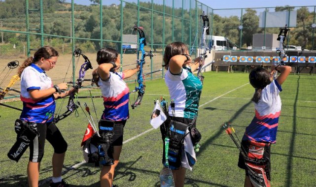 Muğla'nın başarılı kadın okçuları buluştu