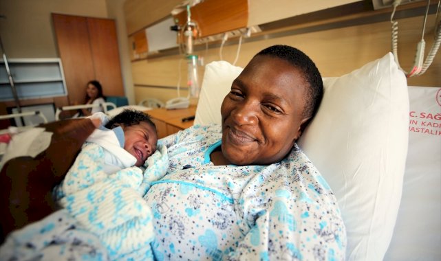 Yunanistan’a geçmeye çalışırken botta doğuran göçmen, Türkiye’ye minnettar