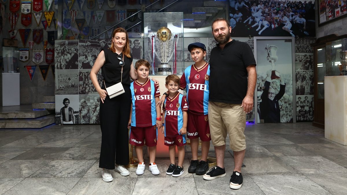 Trabzonlu gurbetçiler şampiyonluk kupasına akın etti