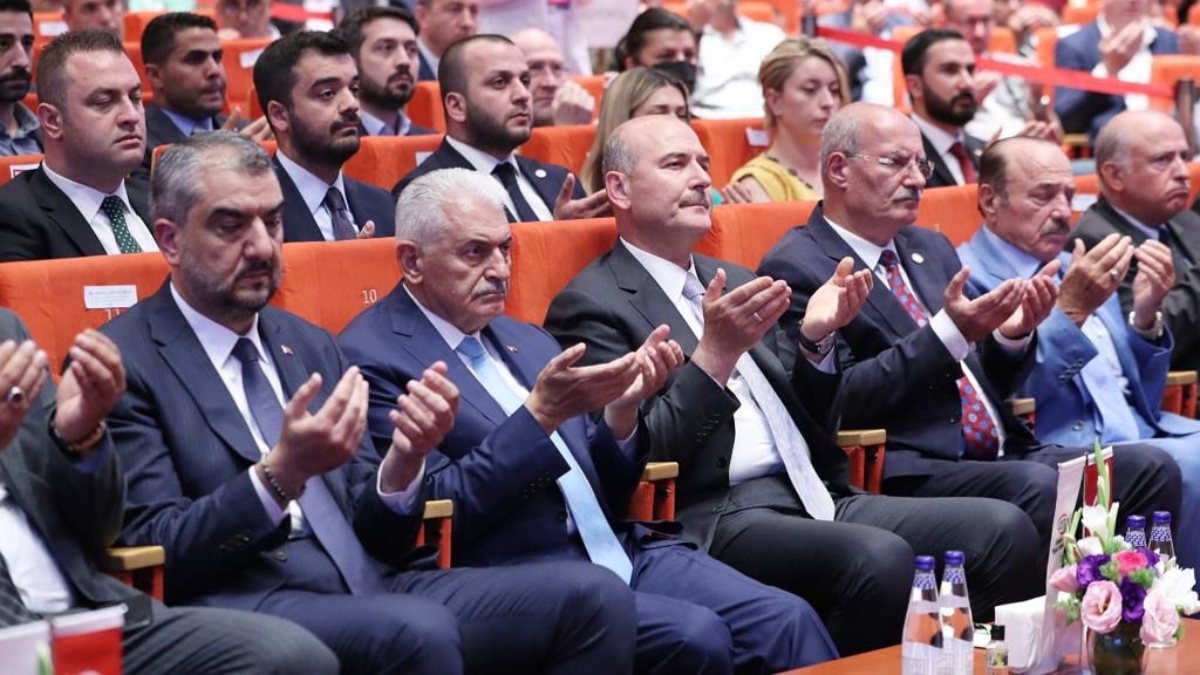 Türk Dünyası Parlamenterler Vakfından Çanakkale şehitlerimize vefa