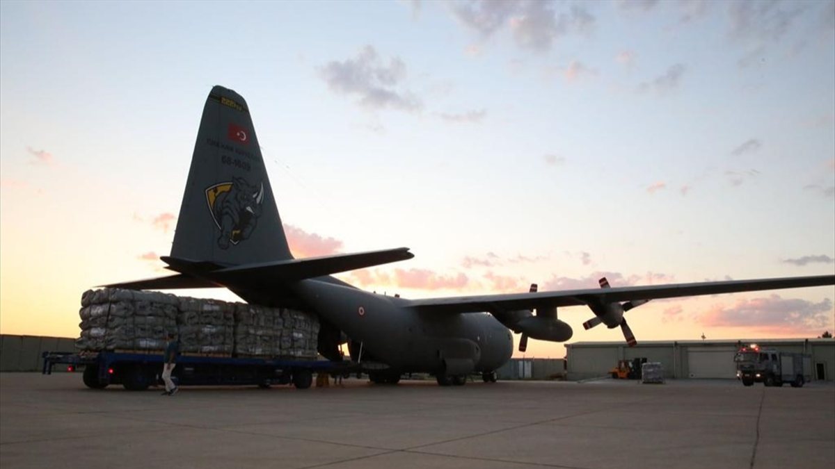 Türkiye selin vurduğu İran'a yardım göndermeye devam ediyor