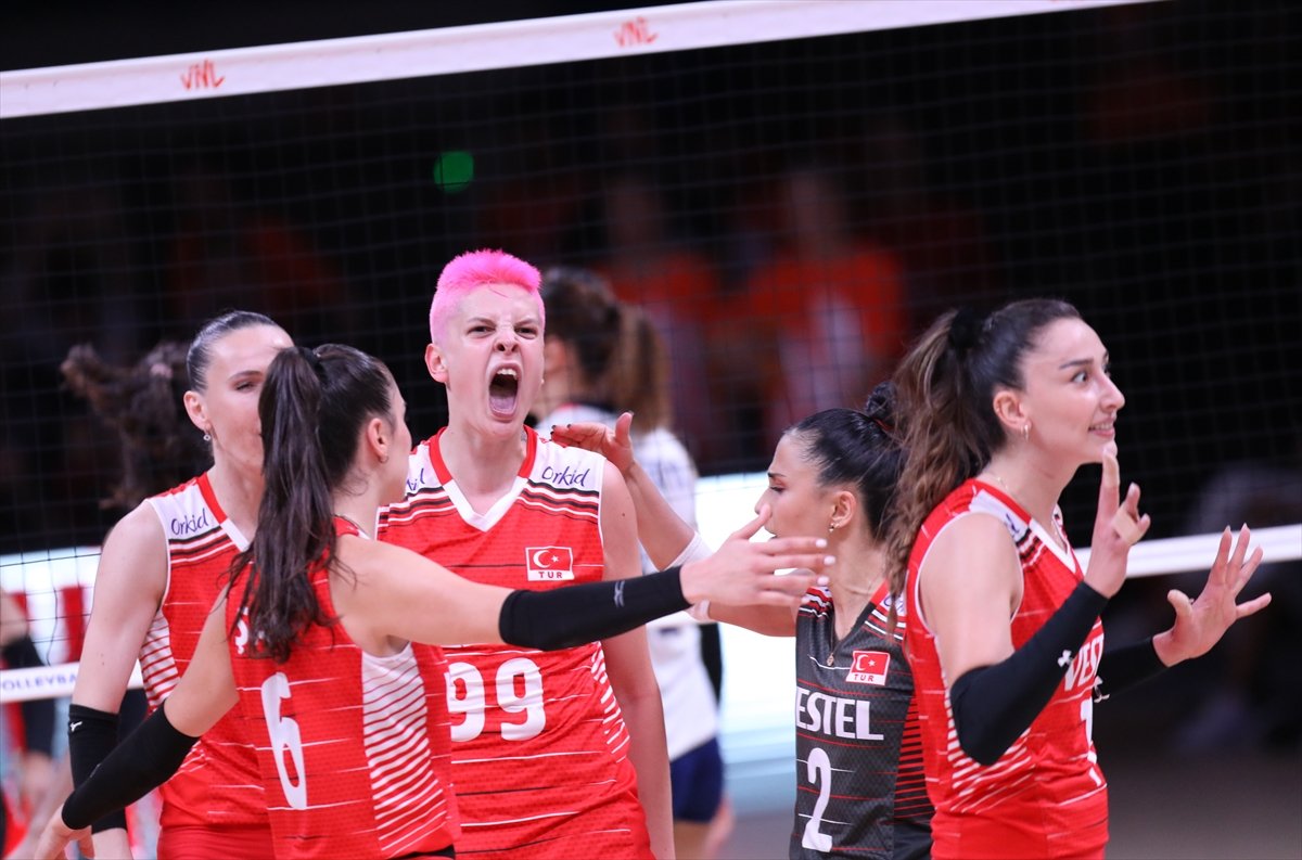 Voleybolda 3 milli takım, aynı saatte final için yarışacak