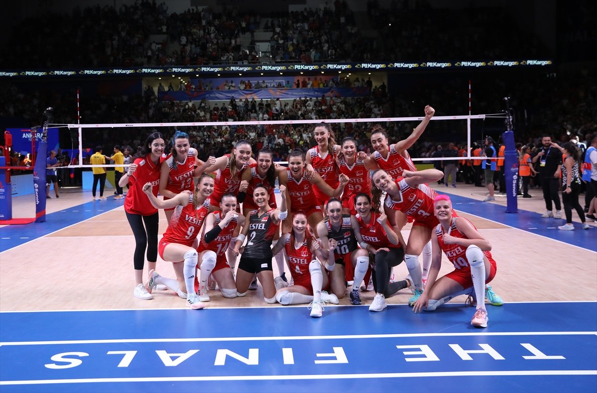 Voleybolda 3 milli takım, aynı saatte final için yarışacak