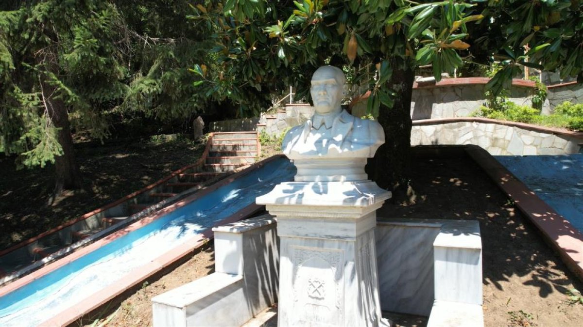 Yalova'da Atatürk’ün poz vererek yaptırdığı tarihi büst sergileniyor