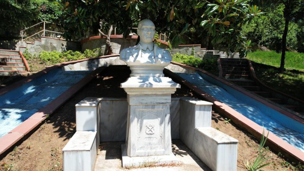 Yalova'da Atatürk’ün poz vererek yaptırdığı tarihi büst sergileniyor