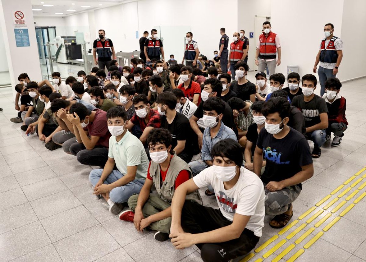 2022'de 73 bin göçmen ülkesine geri gönderildi