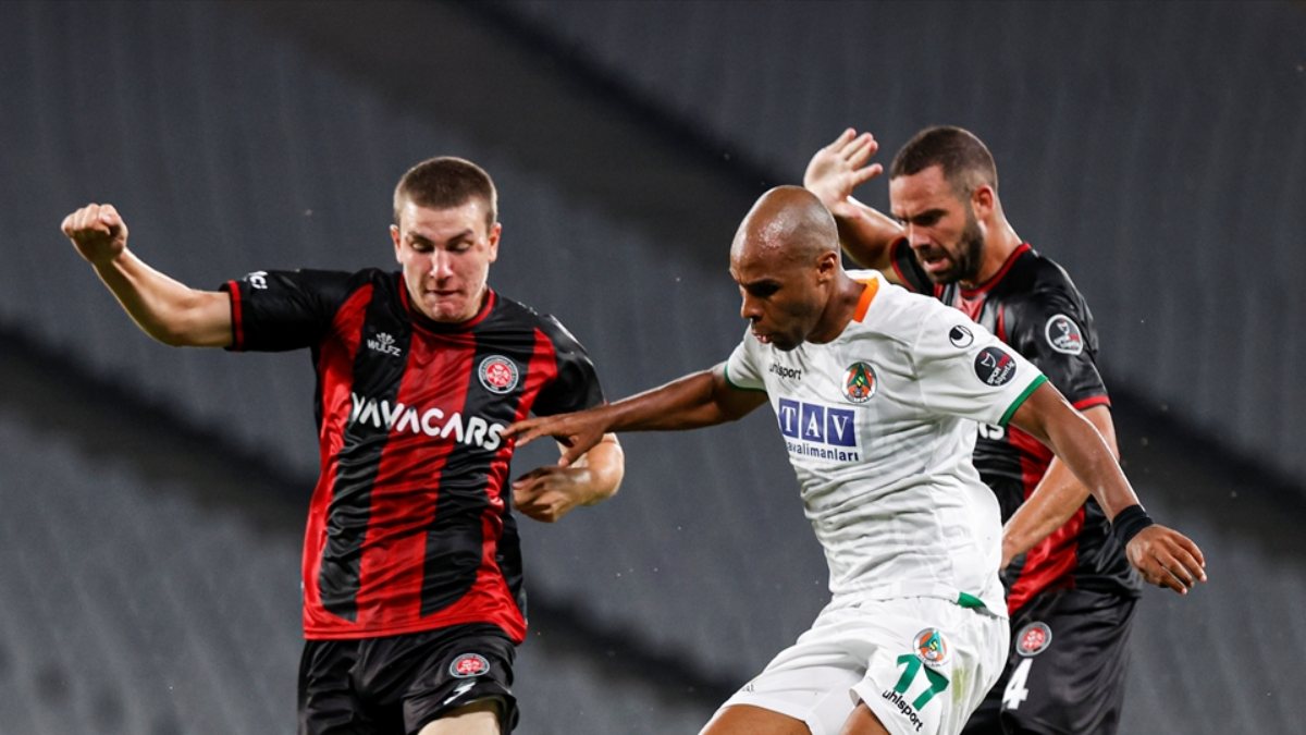Alanyaspor Fatih Karagümrük'ü 4 golle geçti
