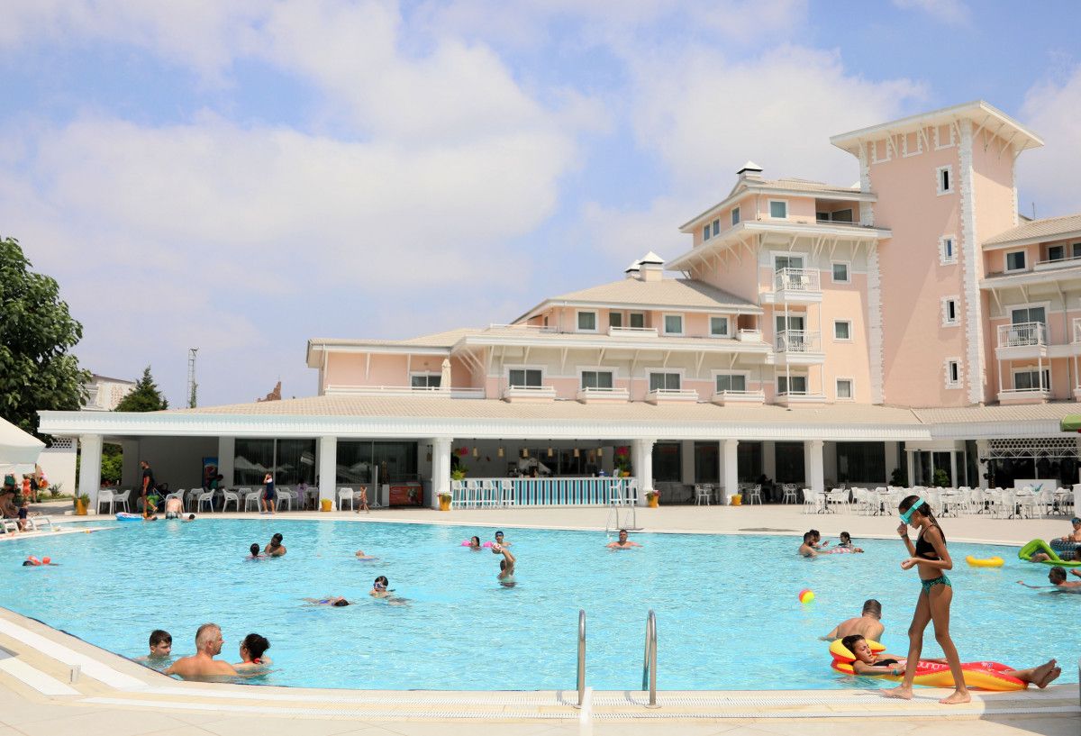 Antalyalı turizmciler 15 bin TL'yi bulan maaşla çalışacak eleman bulunamıyor