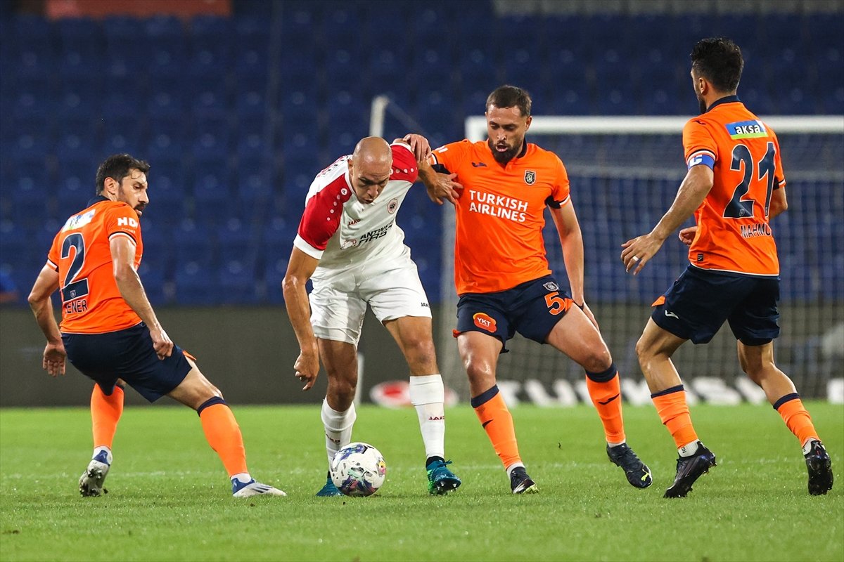 Başakşehir, Antwerp ile 1-1 berabere kaldı