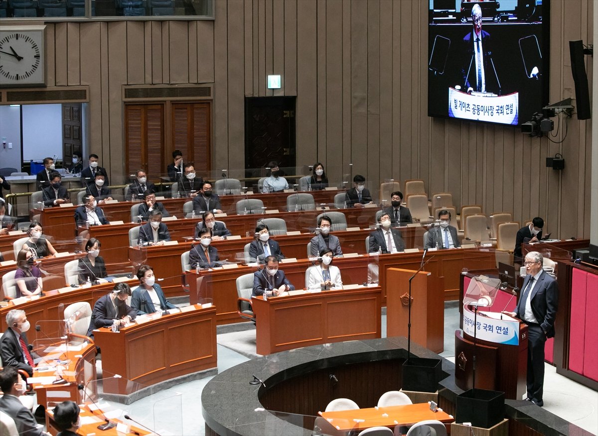 Bill Gates, Güney Kore'de salgın hastalıklarla ilgili konuştu