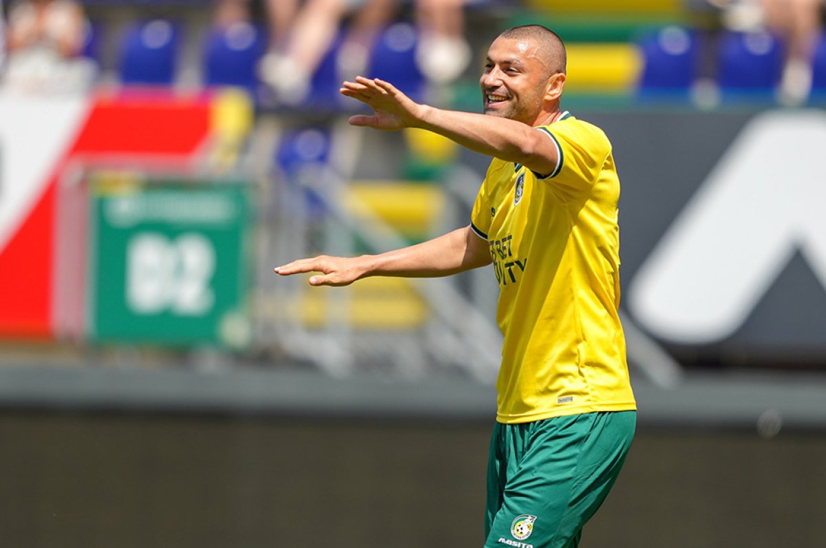 Burak Yılmaz, ilk maçında frikikten gol attı