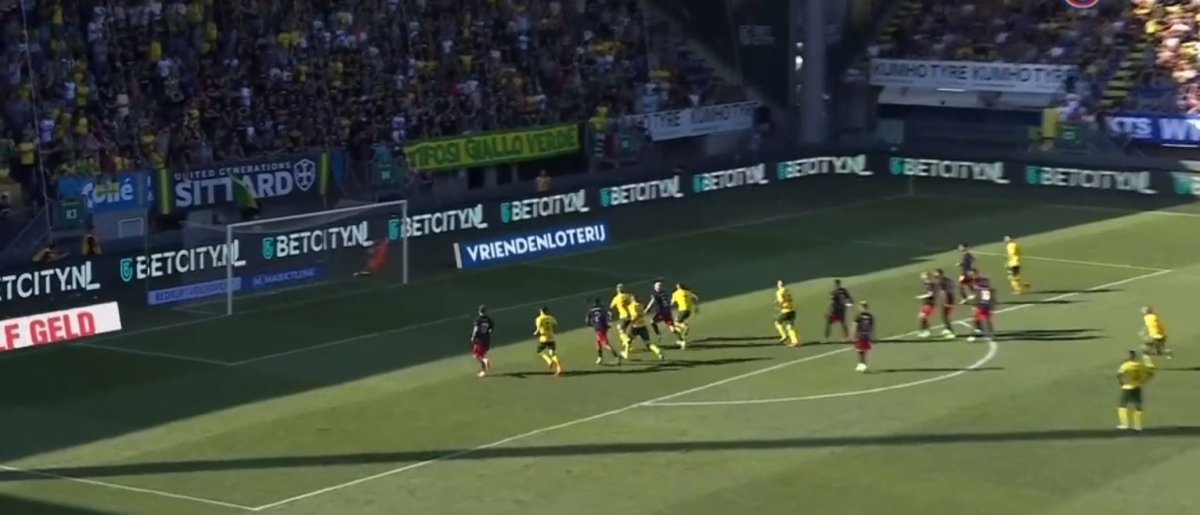 Burak Yılmaz, ilk maçında frikikten gol attı