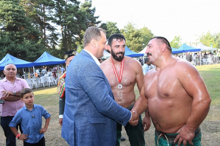 Bursa İznik'te Alıç Yaylası'nda güreş heyecanı