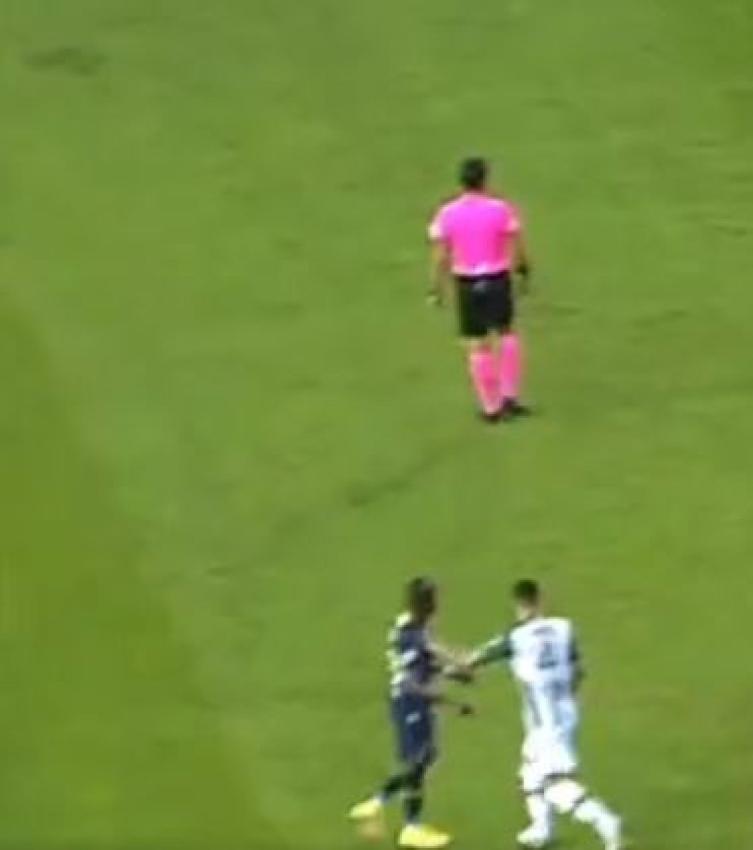 Enner Valencia'nın kırmızı kart gördüğü pozisyon