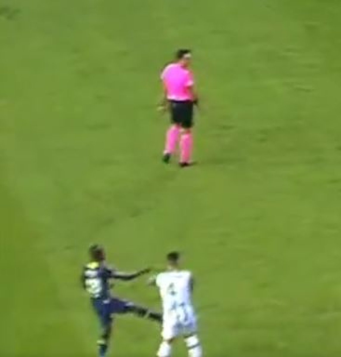 Enner Valencia'nın kırmızı kart gördüğü pozisyon