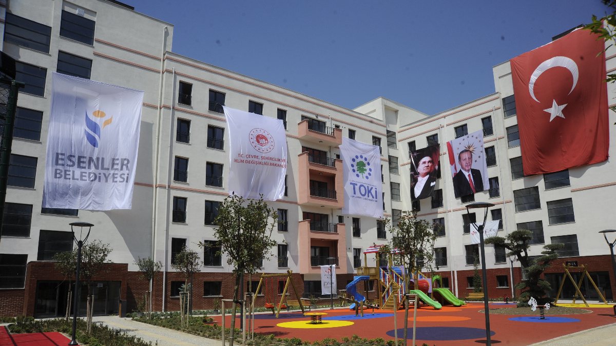 Esenler sakini, dönüşümü tamamlanan evlerinin heyecanını yaşıyor