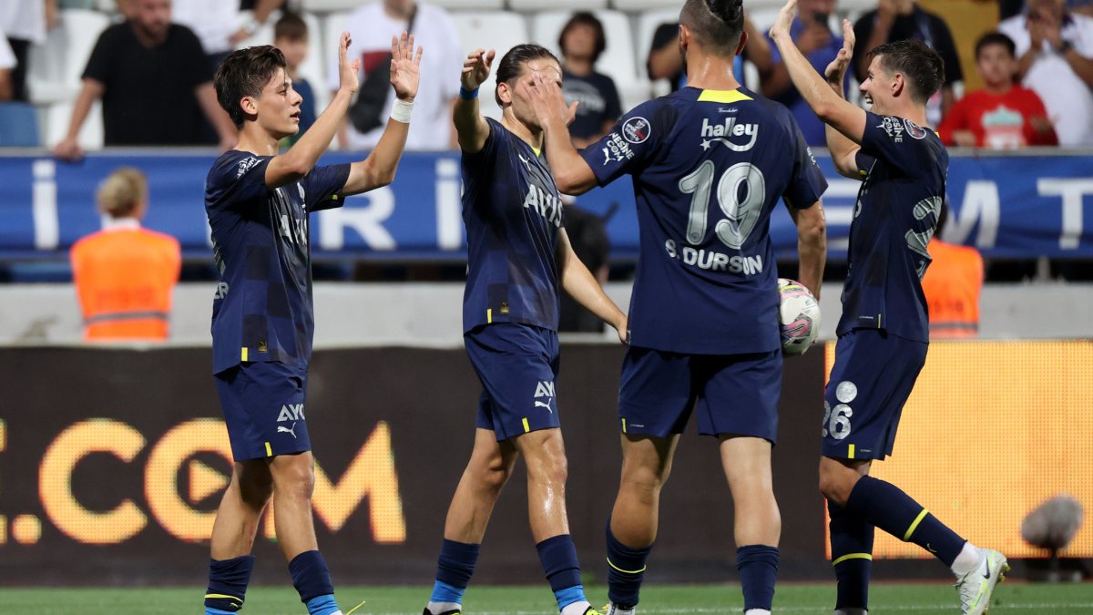 Fenerbahçe - Adana Demirspor maçının ilk 11&#039;leri