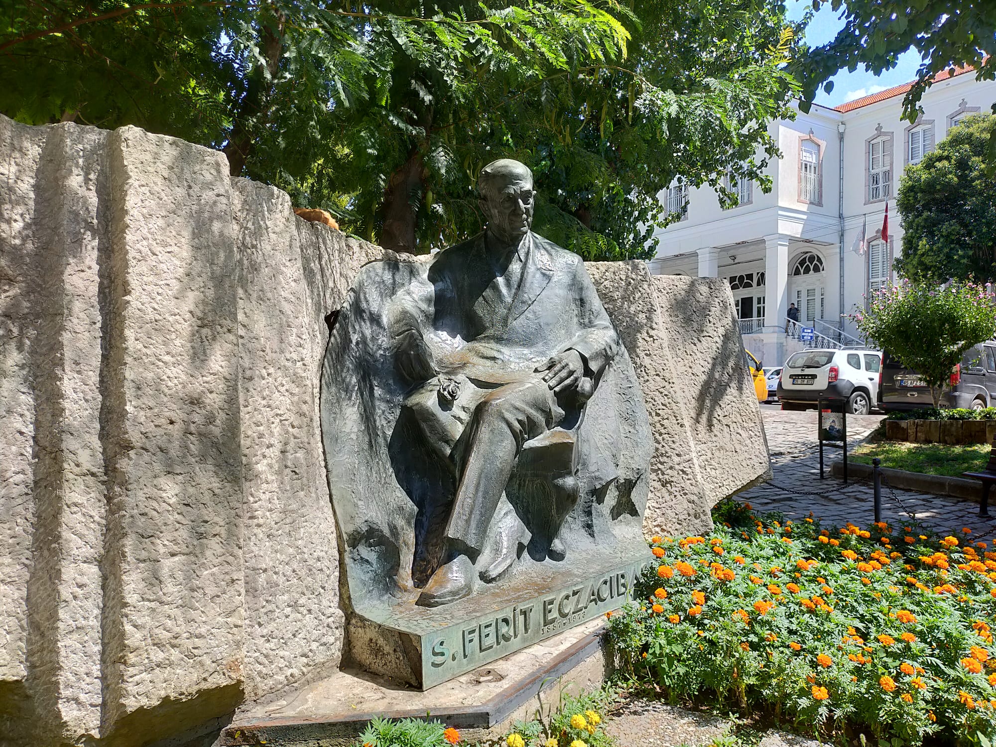 Ferit Eczacıbaşı’nın Kurduğu Eczane Ofis Oldu