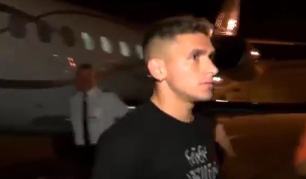 Galatasaray'ın yeni yıldızları Mertens ve Torreira İstanbul'a geldi