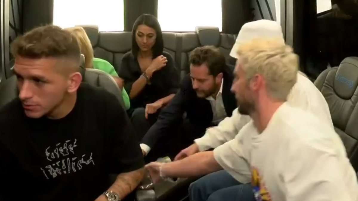 Galatasaray&#039;ın yeni yıldızları Mertens ve Torreira İstanbul&#039;a geldi