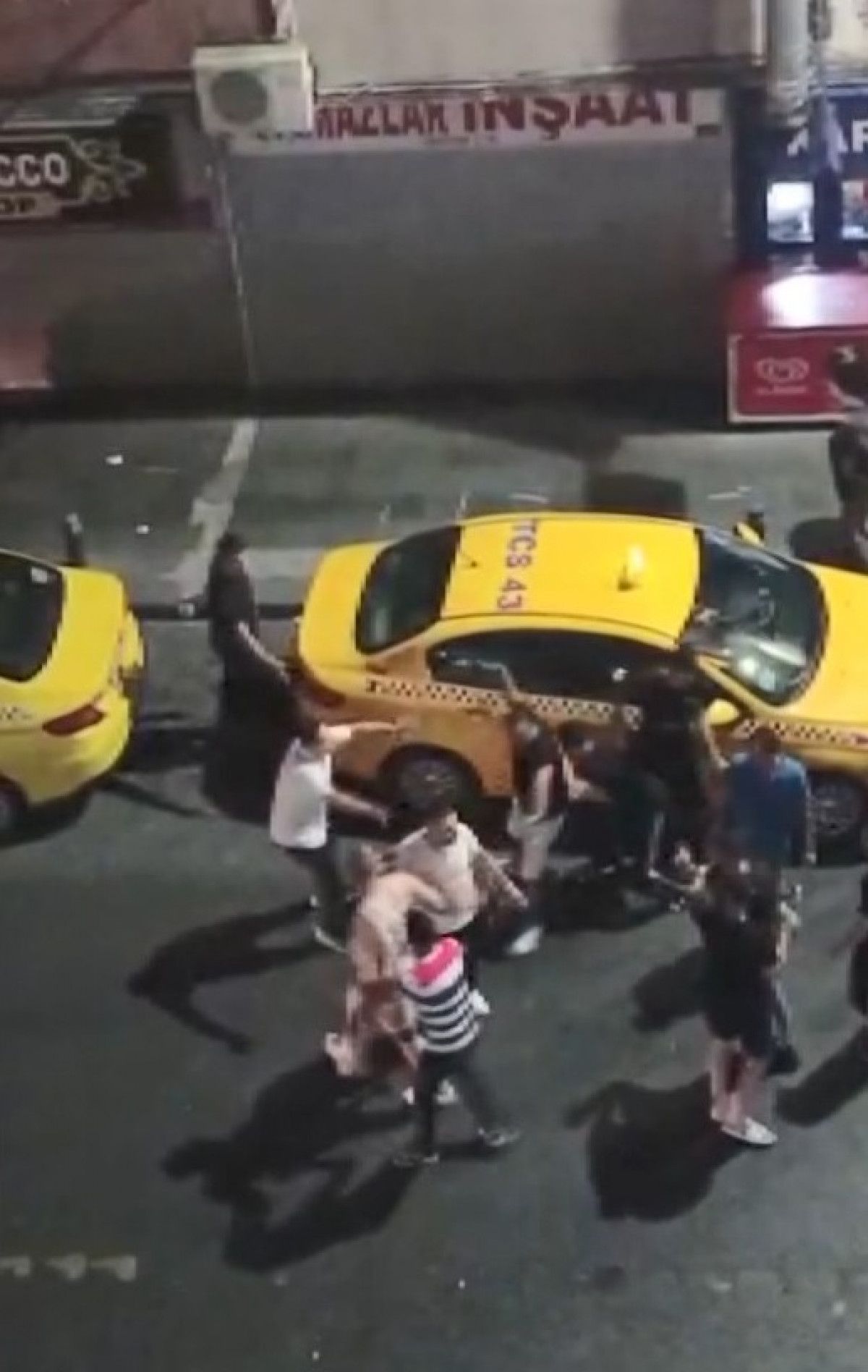 Hesap ödemeyen müşteri dakikalarca darbedildi