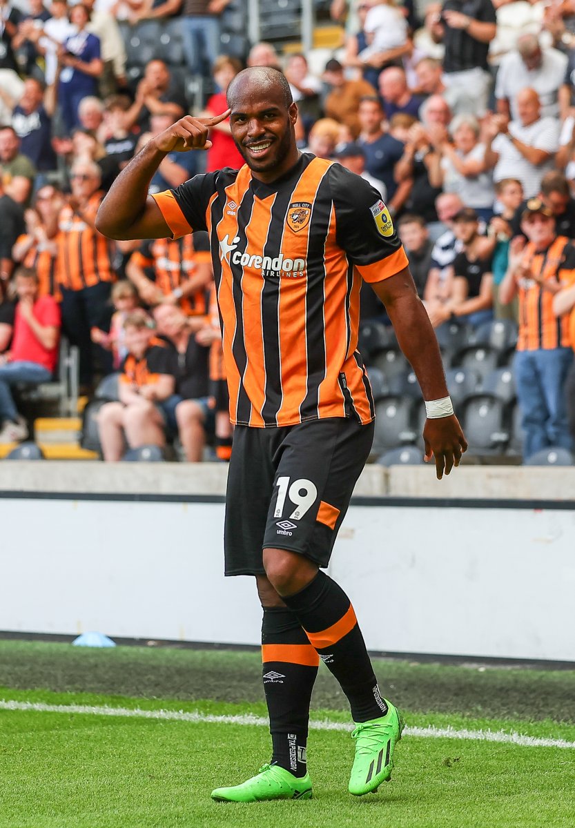 Hull City'li Oscar Estupinan, Championship'te zirvede