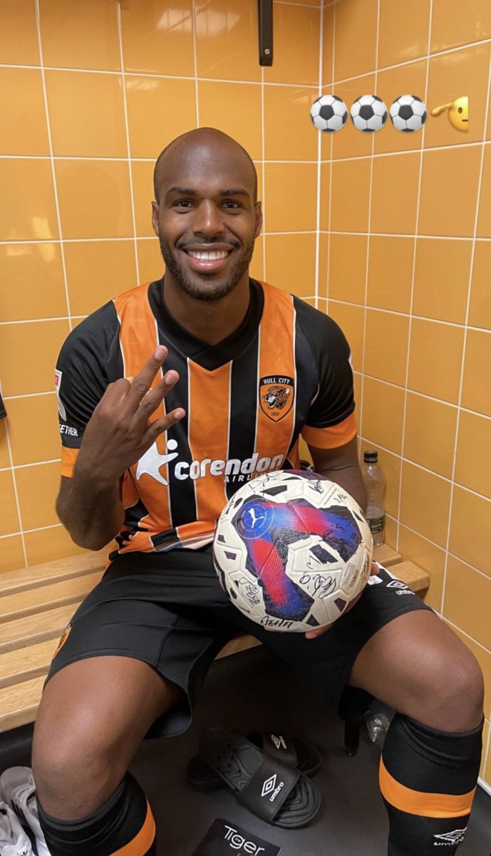 Hull City'li Oscar Estupinan, Championship'te zirvede