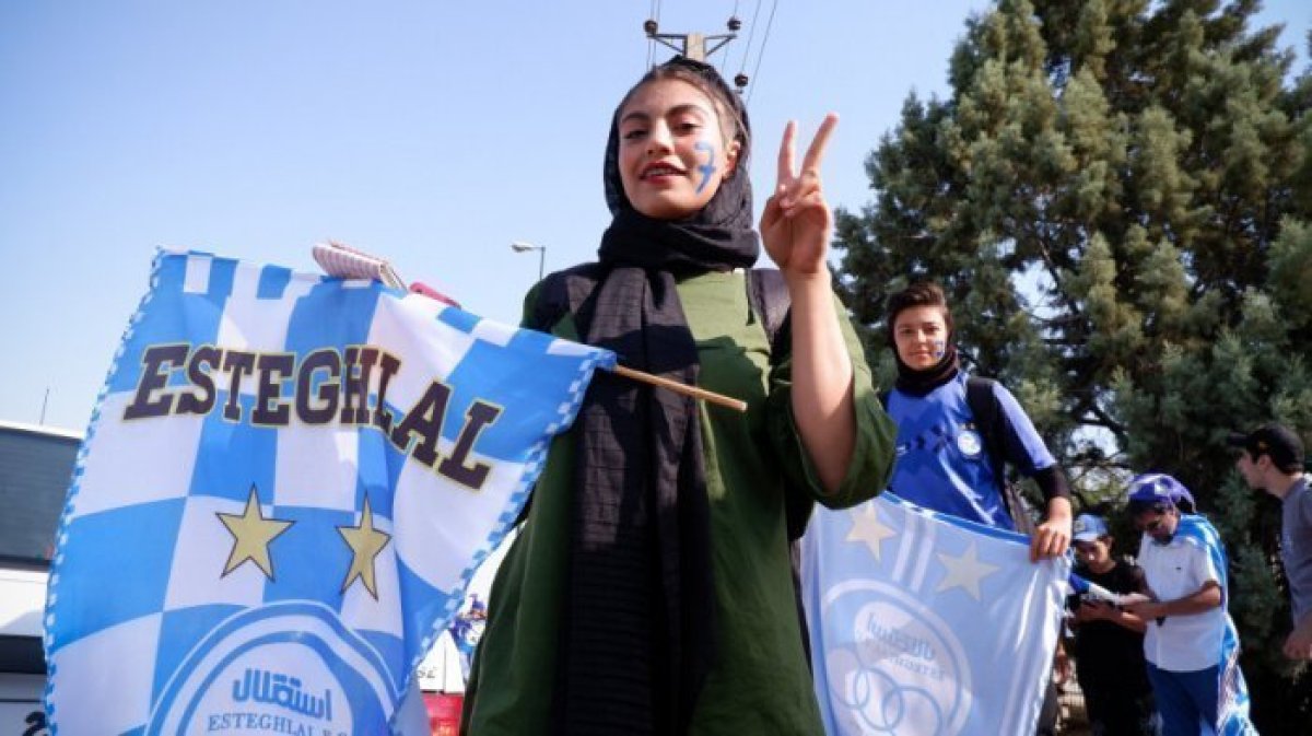 İranlı kadınlara maç izleme izni çıktı