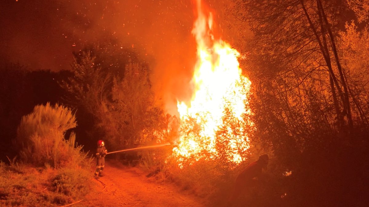İspanya, yüzyılın en büyük yangınlarına karşı mücadele veriyor