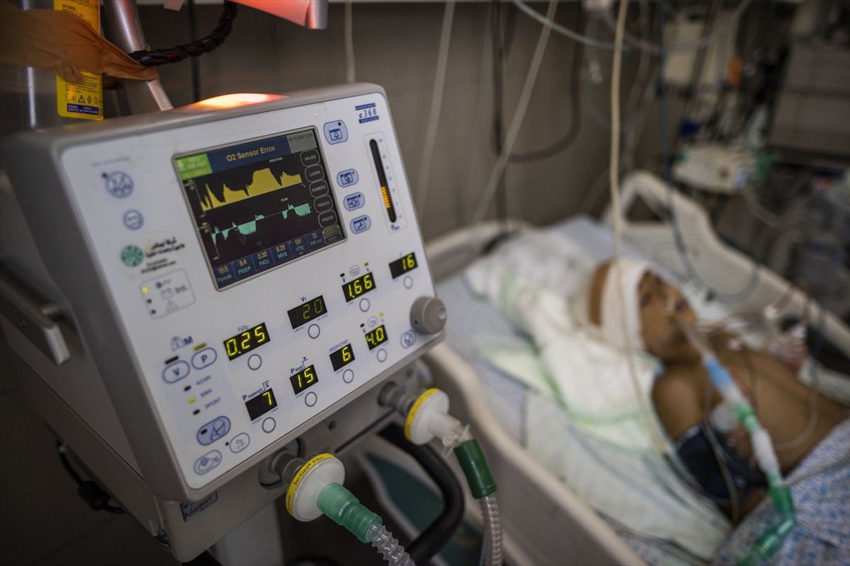 İsrail'in saldırılarında yaralanan Gazzeli çocuklar tedavi altında