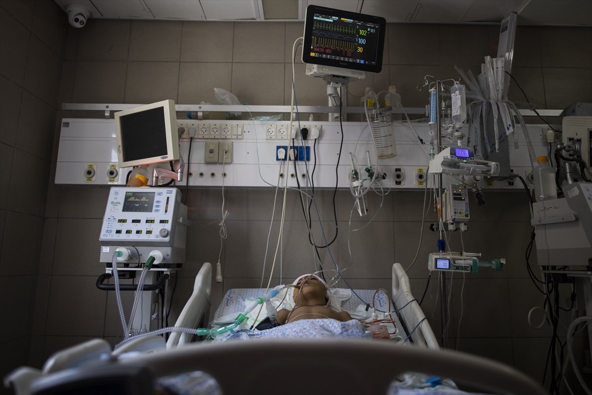 İsrail'in saldırılarında yaralanan Gazzeli çocuklar tedavi altında