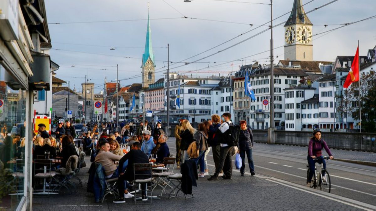 İsviçre'de kış öncesi odun ve mum stoğu çağrısı