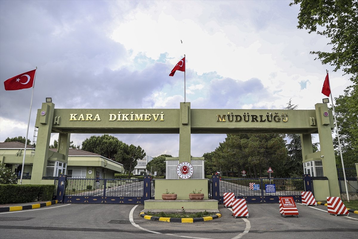 Kamuflajlı askeri elbiselerde Sıfır Atık dönemi