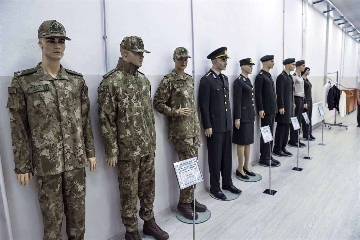 Kamuflajlı askeri elbiselerde Sıfır Atık dönemi