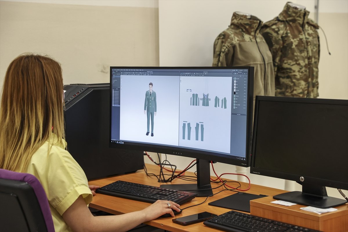 Kamuflajlı askeri elbiselerde Sıfır Atık dönemi