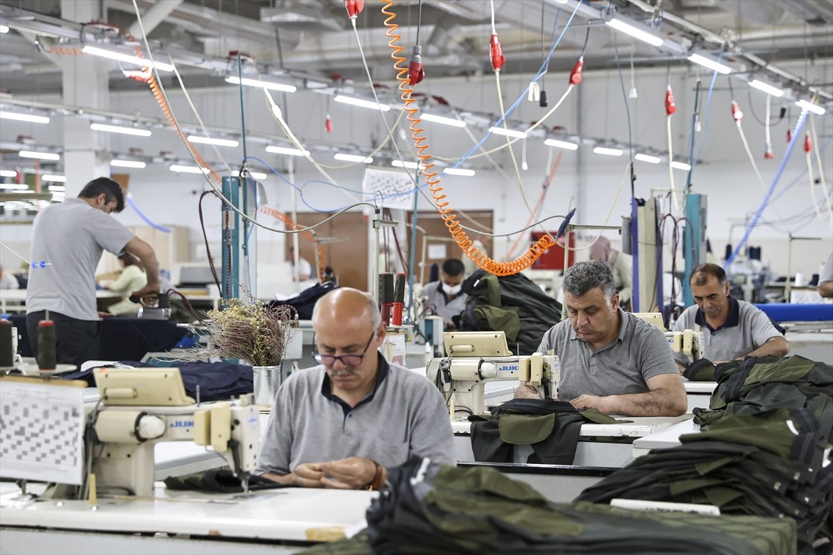 Kamuflajlı askeri elbiselerde Sıfır Atık dönemi