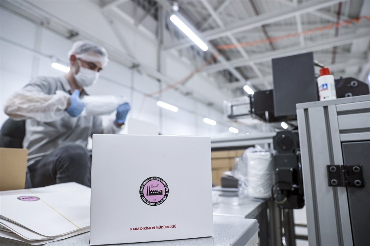 Kamuflajlı askeri elbiselerde Sıfır Atık dönemi