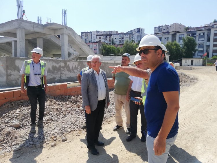 Karabağlar'da 'spor merkezi' inşaatında yoğun çalışma